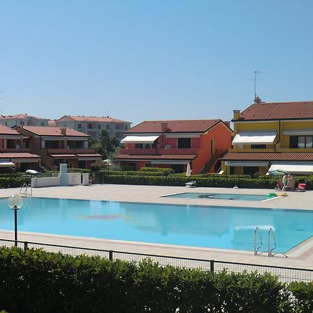 Residence Villaggio Dei Fiori Con Piscina E Posto Spiaggia Incluso Caorle Habitación foto