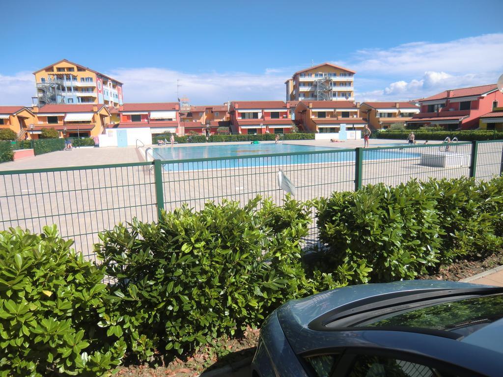 Residence Villaggio Dei Fiori Con Piscina E Posto Spiaggia Incluso Caorle Habitación foto